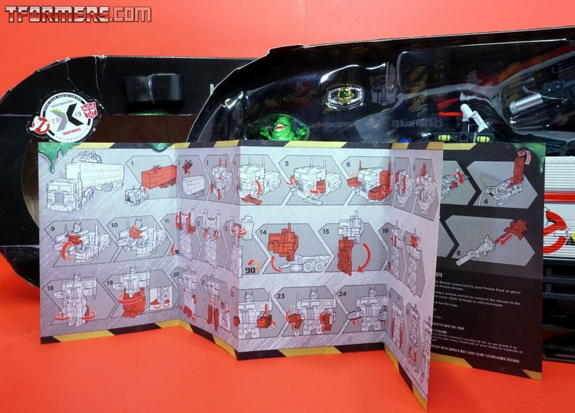 Sdcc 2019 Mp 10g Optimus Prime Ecto 35 Edition Unboxing  (21 of 55)